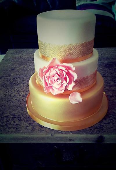 Golden Cake with iced rose - Cake by TheCakeShop - Cake design by Sonia Marreiros