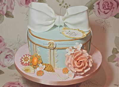 Vintage hat box cake - Cake by Hayley