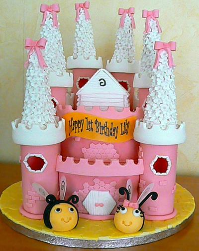 The Hive Fairy Castle - Cake by vanillasugar