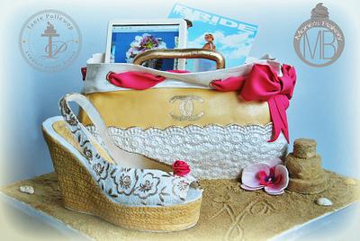 Bridal purse and wedged heel - Cake by Monesbakery