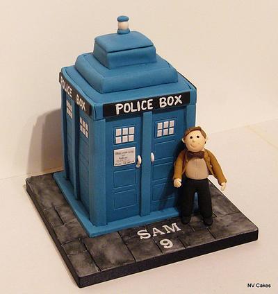 Dr Who and his Tardis - Cake by Nikki