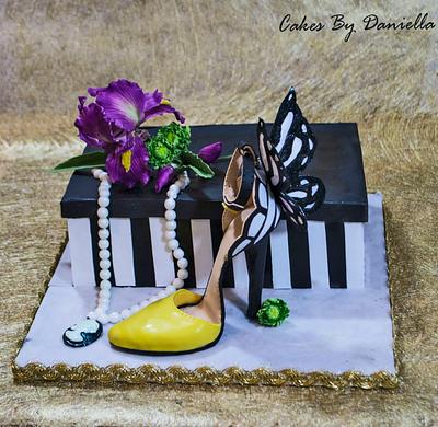 Black yellow shoes - Cake by daroof