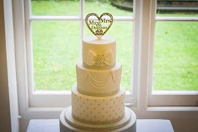 A touch of Glamour - Cake by The Buttercream Pantry