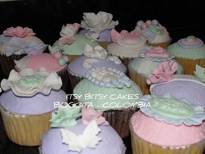 VINTAGE WEDDING CUPCAKES - Cake by Itsy Bitsy Cakes