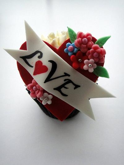 Valentine Cupcake - Cake by Truly Madly Sweetly Cupcakes