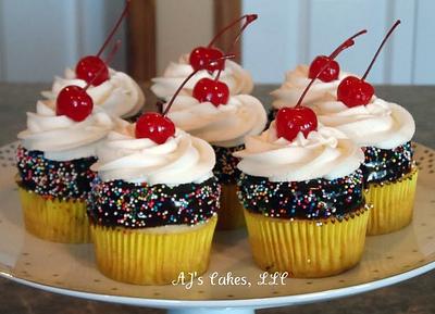 Banana Split Cupcakes - Cake by Amanda Reinsbach