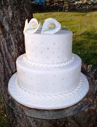 Calla Lilies on a White Wedding Cake - Cake by Joyce Nimmo