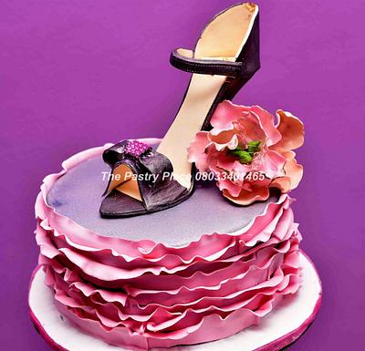 ruffles and heels - Cake by thepastryplace