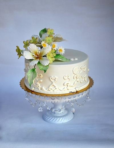 Small wedding cake with flowers - Cake by majalaska