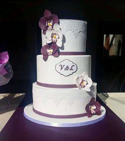 Orchid flowers wedding cake - Cake by Le Monde de Kita