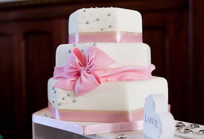 Pretty in pink  - Cake by Samantha Dean