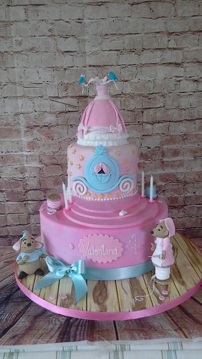 Cinderella  theme - Cake by milkmade