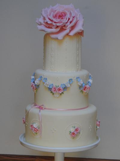 Vintage rose - Cake by Hannah Wiltshire
