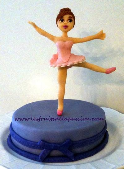 Ballerina girl cake - Cake by Isis Patiss'Cake