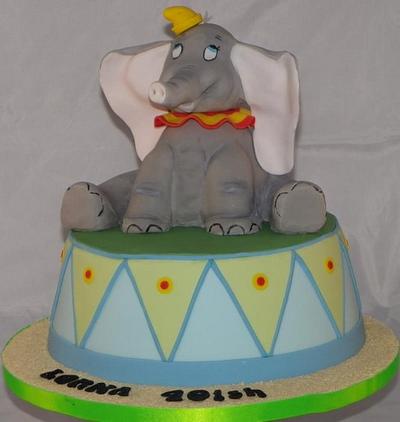 Dumbo - Cake by Kazmick