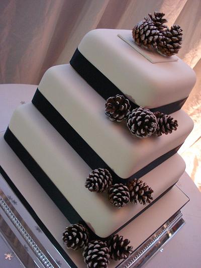 Winter Wedding Cake - Cake by Alison Inglis
