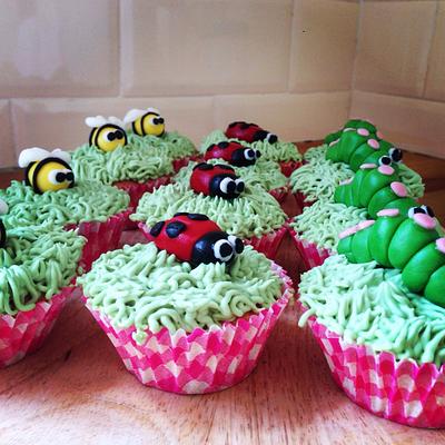 Bug themed cupcakes - Cake by Natasha Allwood Cakes