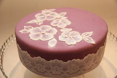 My first Brush Embroidery Cake - Cake by My_sweet_passion