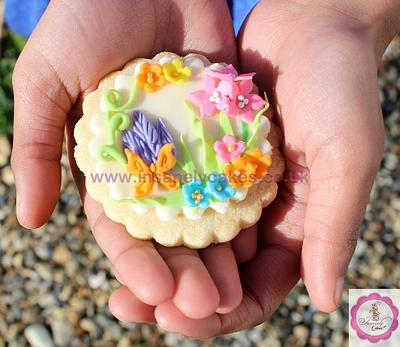 Pretty Floral all butter cookies - Cake by InsanelyCakes