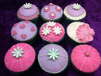 Pink and purple cupcakes - Cake by helen Jane Cake Design 