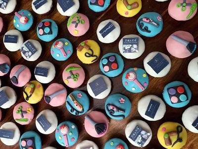 Salon theme Cupcakes - Cake by Ami 