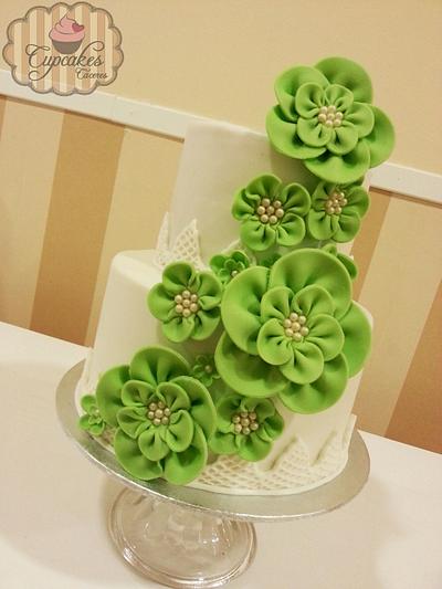 Green flowers - Cake by Lari85