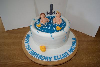 Twins in the tub - Cake by Nadine Tyrrell