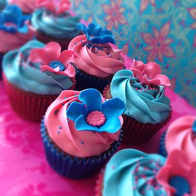 Vivid pinks and blues - Cake by prettypetal
