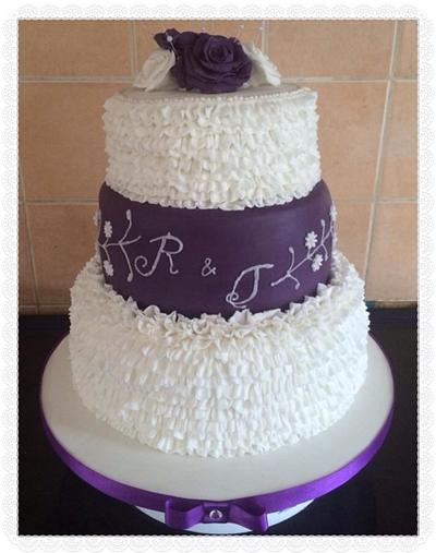 Frill wedding cake - Cake by Yvonnescakecreations