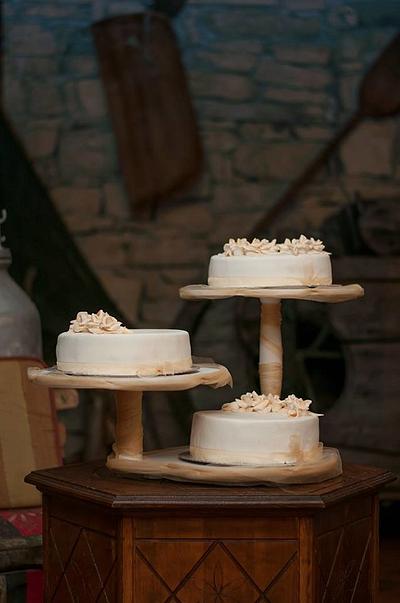 Golden roses wedding cake - Cake by Torte Amela