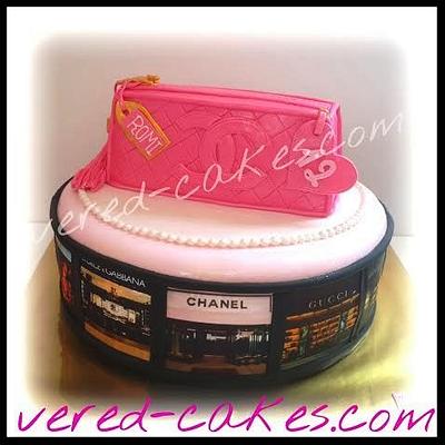 Shopping: stores and make-up bag cake - Cake by veredcakes