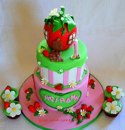 Strawberry house cake - Cake by giveandcake