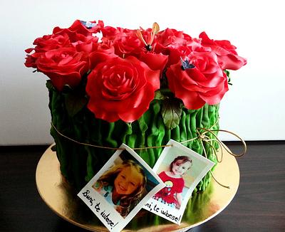 roses for grandma - Cake by cristinabadea2008