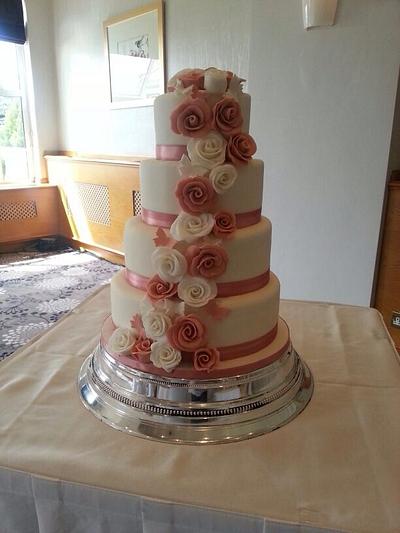 Cascading rose wedding cake - Cake by Savanna Timofei