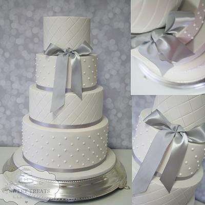 Ivory and Silver - Cake by cjsweettreats
