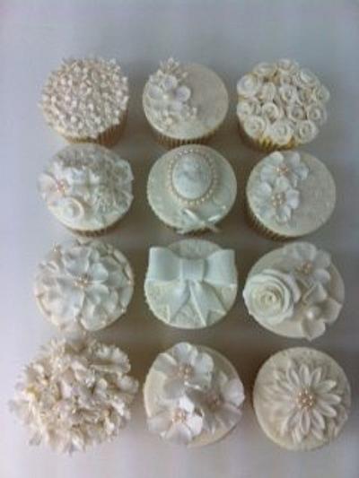 White Wedding - Cake by CakeDIY
