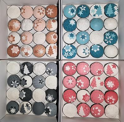 Colourfull winter cupcakes - Cake by Tirki