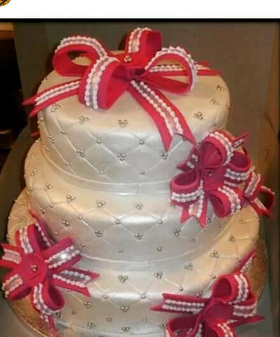 Small weddingcake  - Cake by Taarart