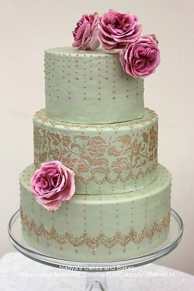 Vintage in green, gold and pink - Cake by Nadya