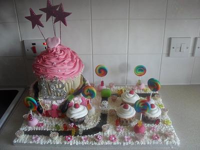 18th Birthday Katy Perry style - Cake by Tinascupcakes