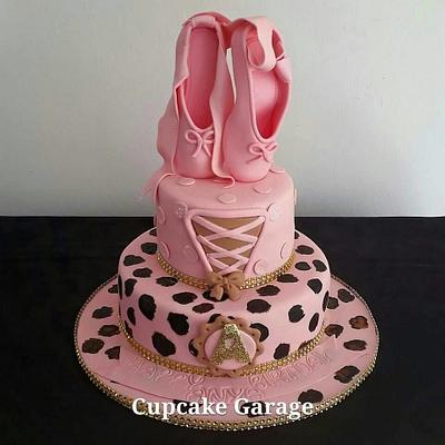 Ballerina themed cake - Cake by CupCake Garage