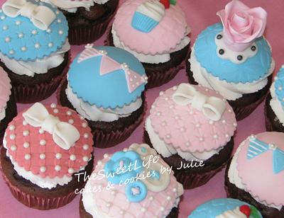 Girly-girl cupcakes - Cake by Julie Tenlen