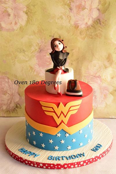 Wonder Woman - Cake by Oven 180 Degrees