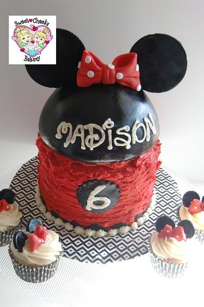 Minnie Mouse - Cake by Jenny