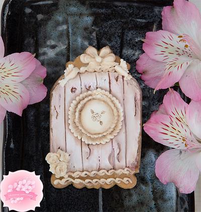 Vintage Birdhouse Cookie with a Royal Icing Wood Effect - Cake by Bobbie