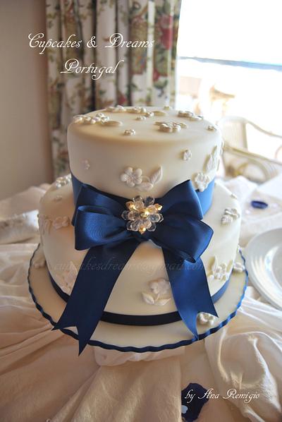 IVORY WEDDING CAKE - Cake by Ana Remígio - CUPCAKES & DREAMS Portugal