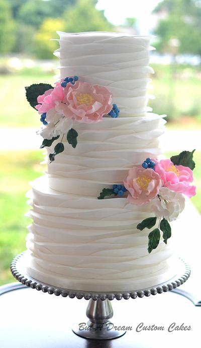 Ruffled wedding cake - Cake by Elisabeth Palatiello