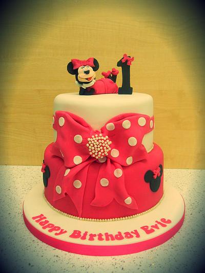 Minnie Mouse inspired cake - Cake by Stacy