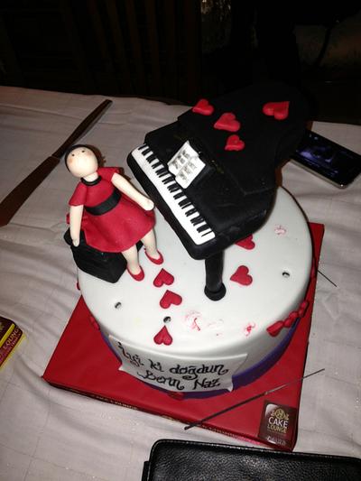 Girl playing a piano - Cake by Cake Lounge 