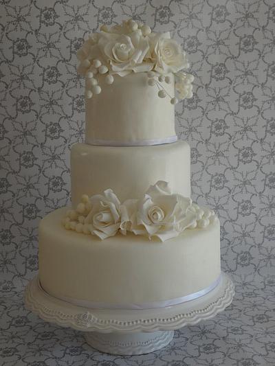 White wedding Cake - Cake by SignatureCake